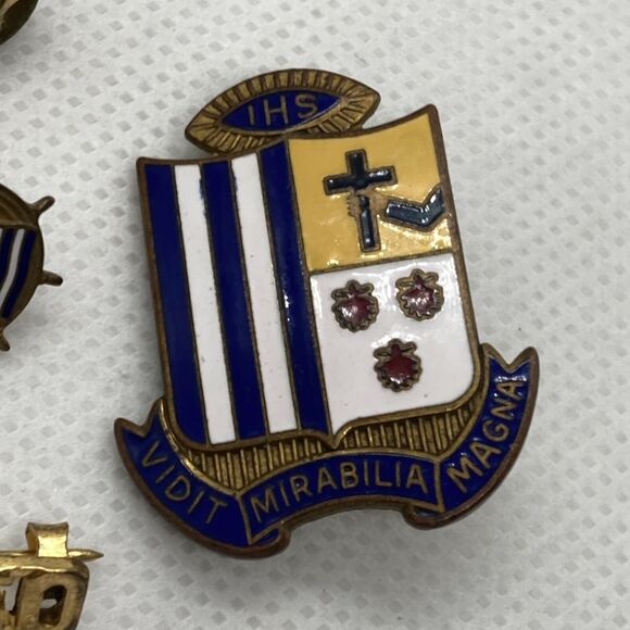 Vintage Lot of 5 Military Pin Coast Guard ROTC Gold Tone Lapel Pin USO - Picture 4 of 10